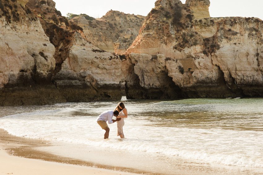 beach couples session Algarve