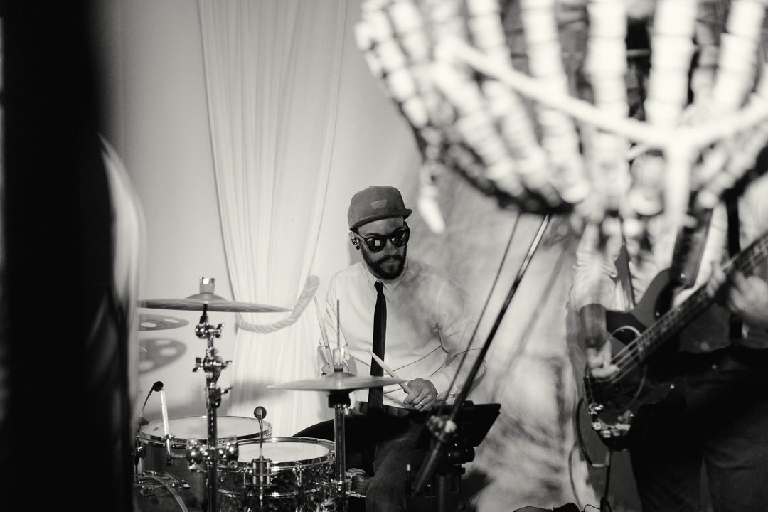 wedding dance party, wedding rave, wedding band, wedding music, wedding photography, Algarve wedding, Portugal wedding, wedding party moments, wedding dance floor,