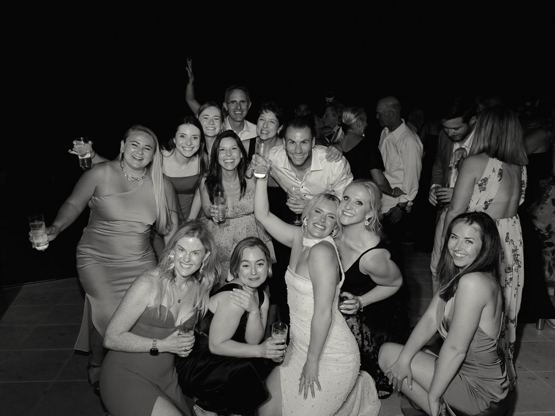 wedding dance party, wedding rave, wedding band, wedding music, wedding photography, Algarve wedding, Portugal wedding, wedding party moments, wedding dance floor, 