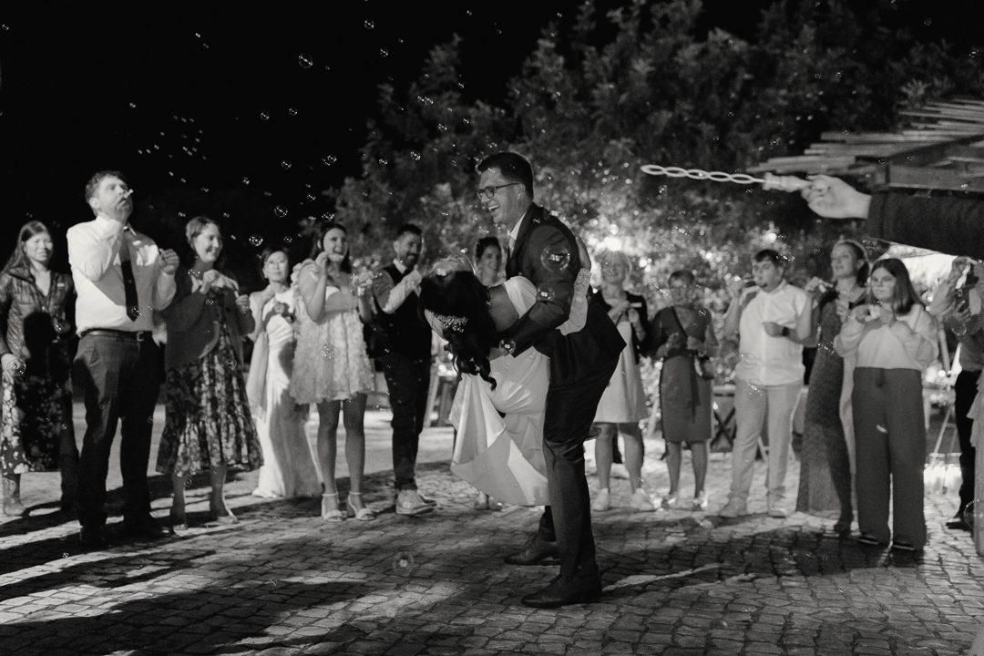 first dance, bride and groom dance, wedding dance floor, wedding dance, wedding moments, wedding party, Portugal wedding, Algarve wedding photography 