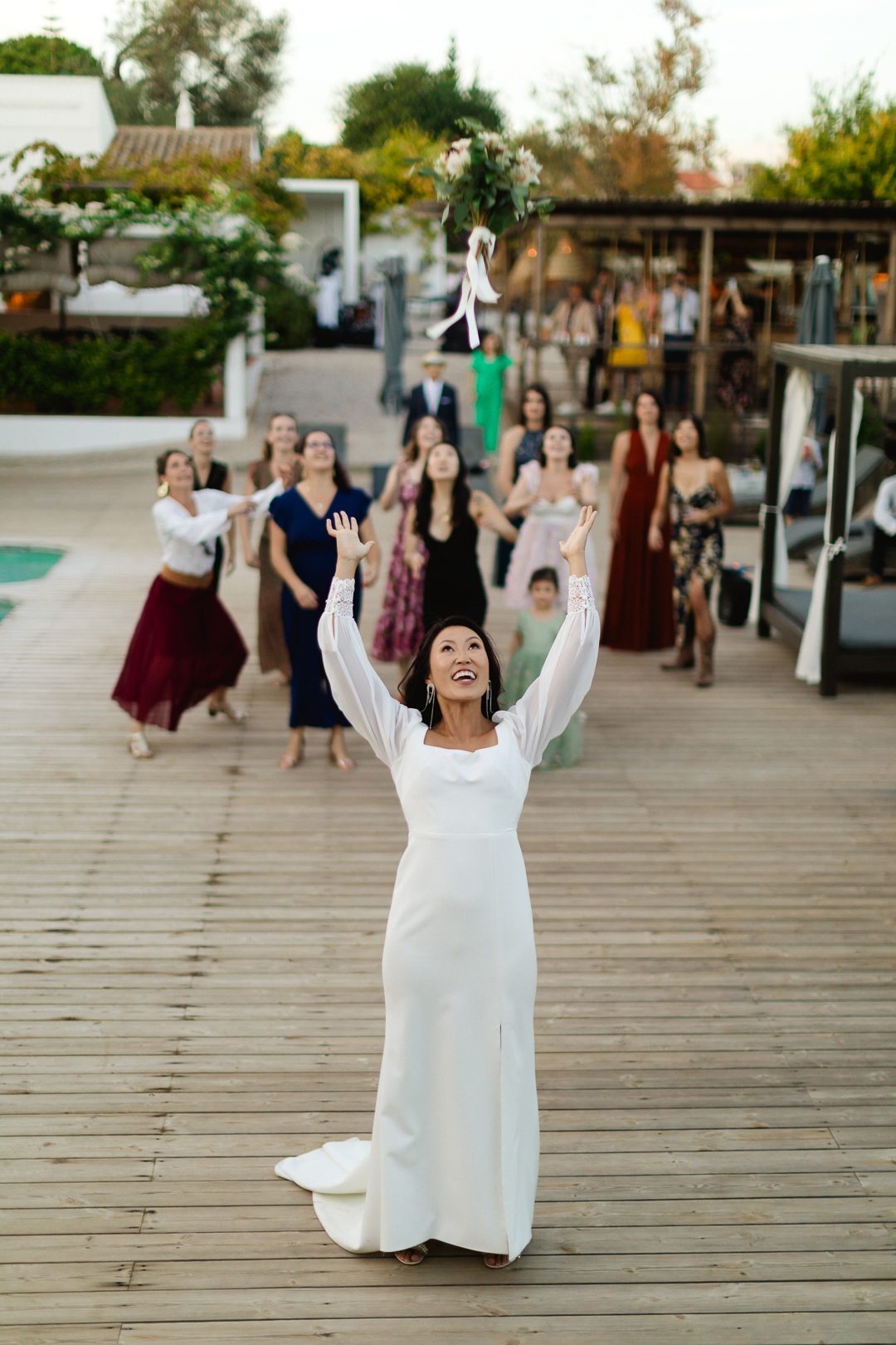 Bouquet toss, wedding moment, bride moment, Portugal wedding, Algarve wedding photography