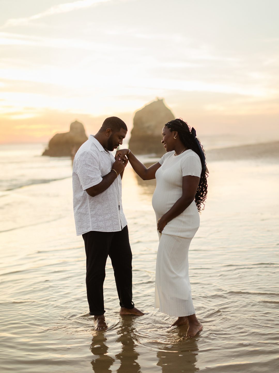 Portugal photographer, lifestyle portraits, beach portraits, babymoon session, Algarve photographer