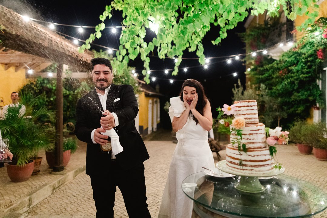 wedding cake and champign