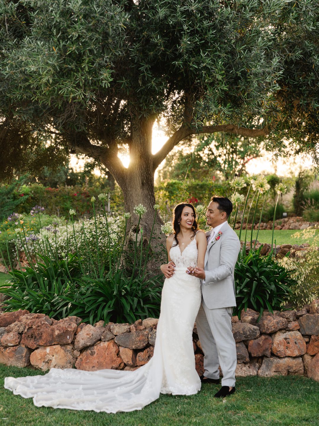 destination wedding Portugal, Algarve wedding photogrpaher, Bold wedding florals, editorial wedding photography, European destination wedding, monte do serrinho
