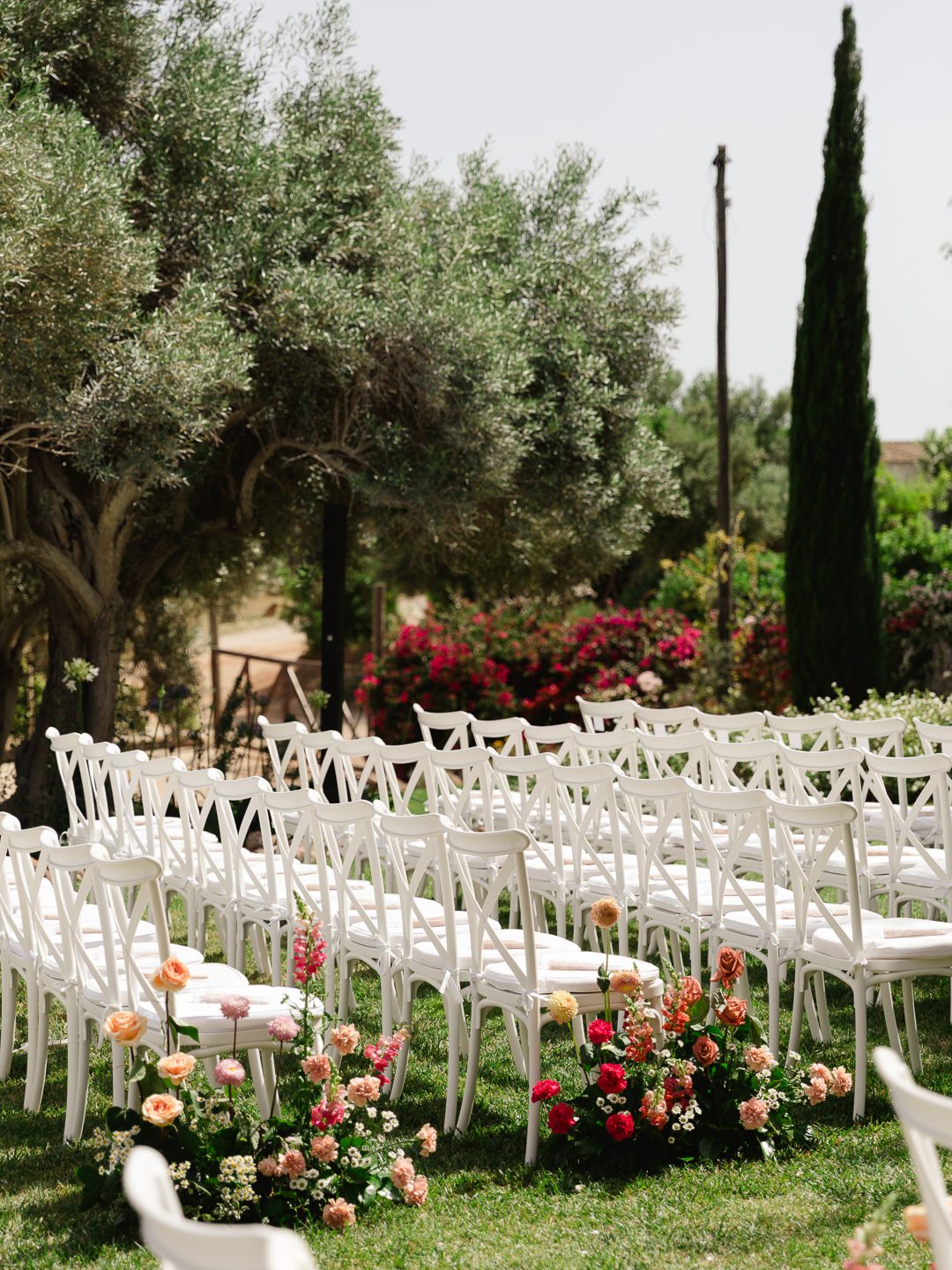 destination wedding Portugal, Algarve wedding photogrpaher, Bold wedding florals, editorial wedding photography, European destination wedding, monte do serrinho