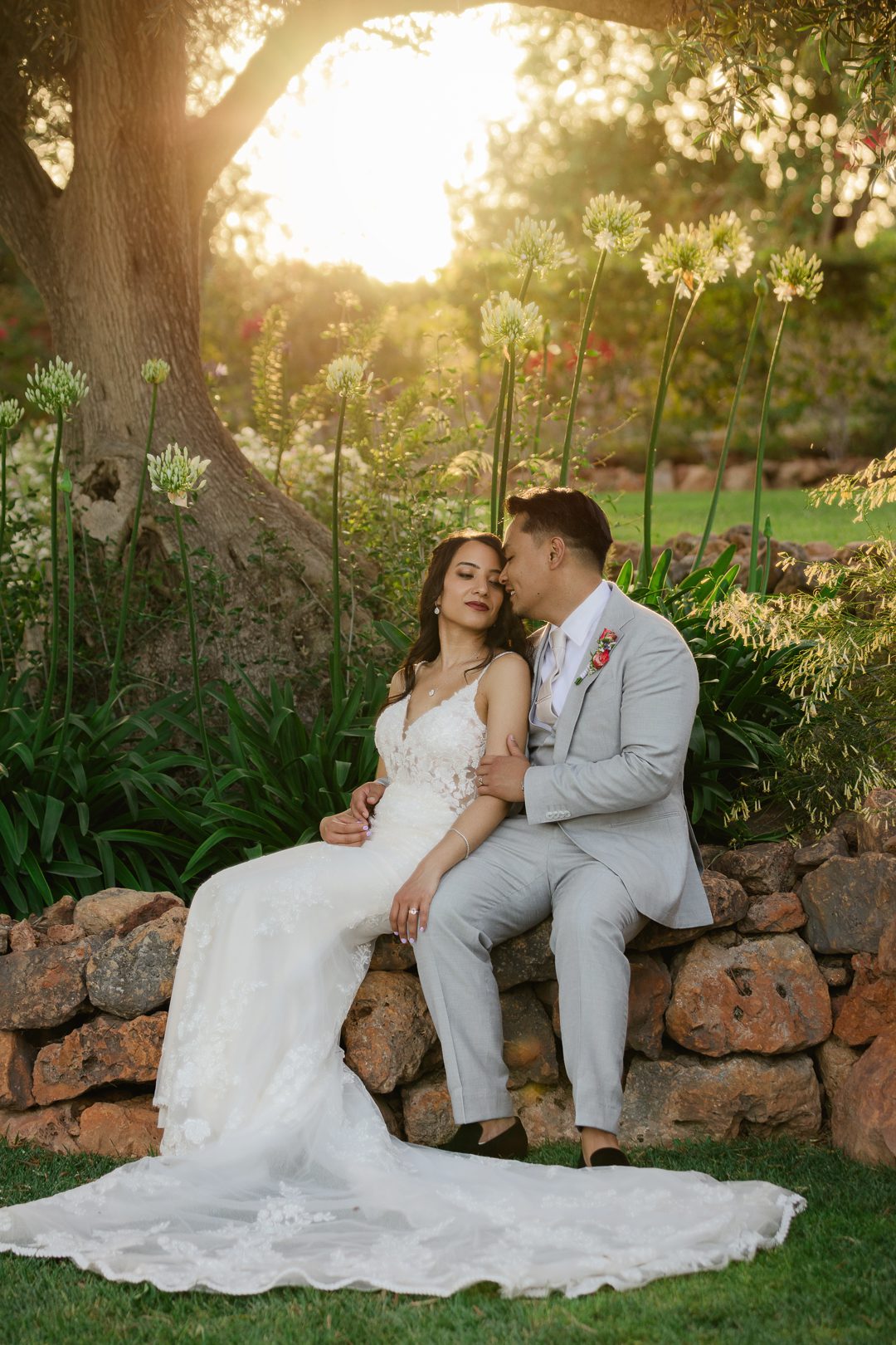 destination wedding Portugal, Algarve wedding photogrpaher, Bold wedding florals, editorial wedding photography, European destination wedding, monte do serrinho