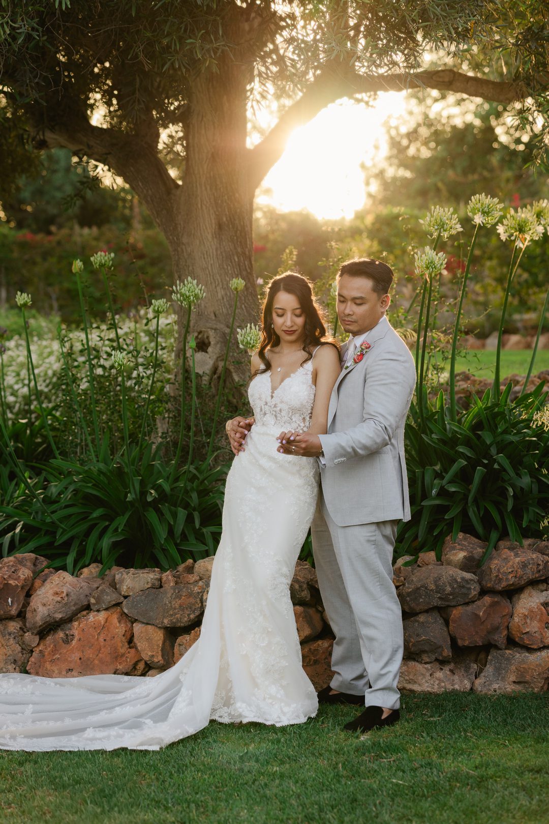 destination wedding Portugal, Algarve wedding photogrpaher, Bold wedding florals, editorial wedding photography, European destination wedding, monte do serrinho