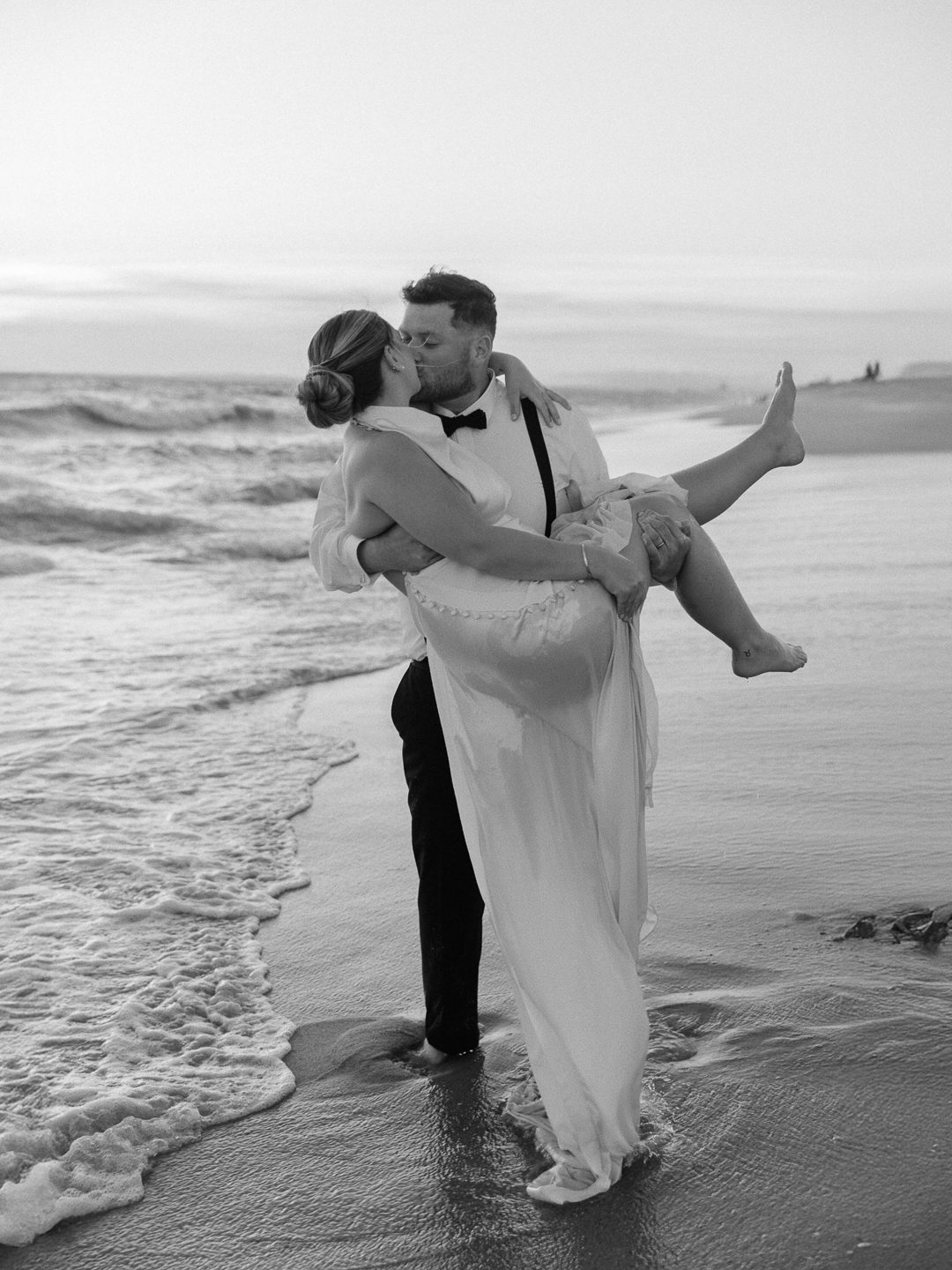 destination elopement in Portugal, bride and groom on the beach in Portugal, Palace wedding in Portugal, Wedding photography Portugal, Algarve wedding, Portugal elopement, Estoi Palace wedding
