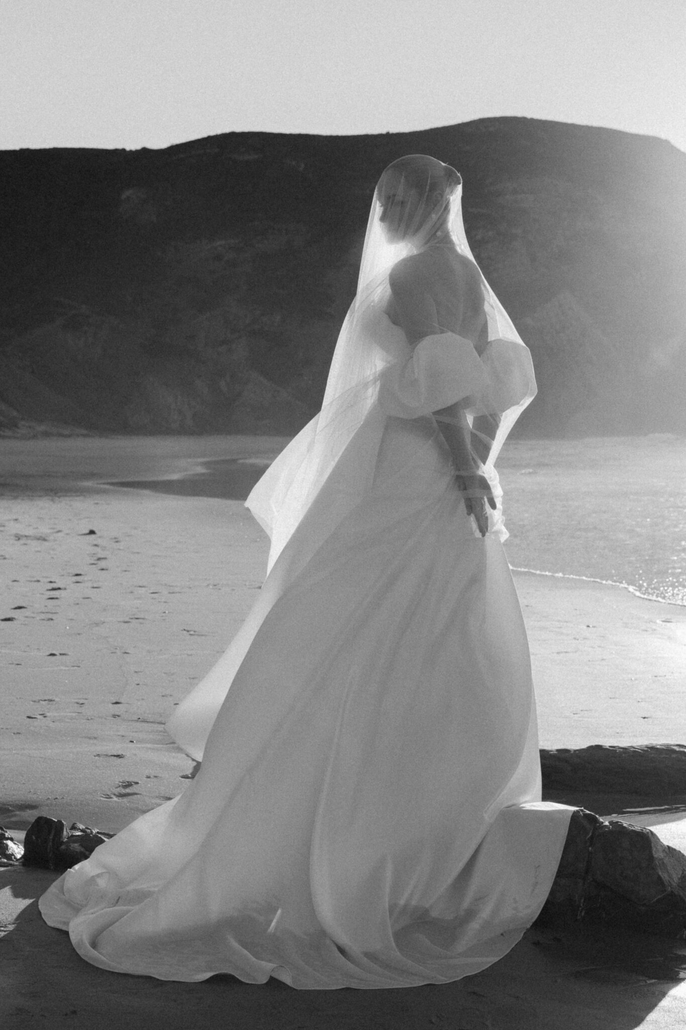 Bride wearing an elegant romantic dress and long vail in the Algarve
